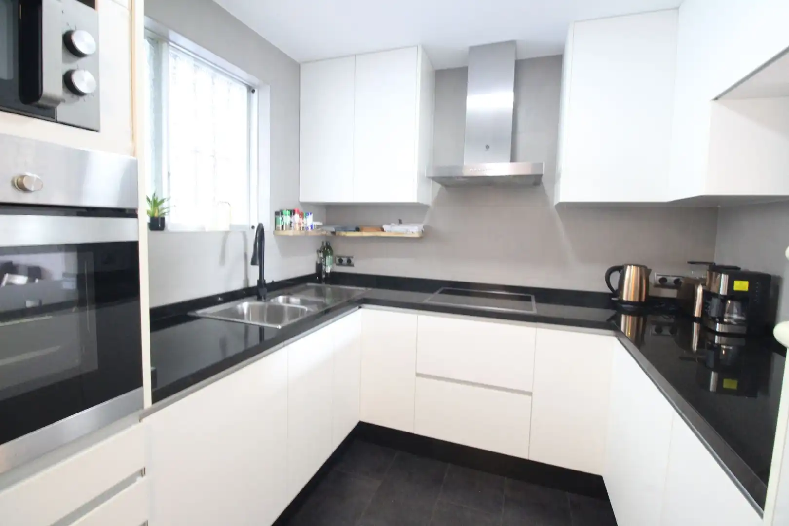 Kitchen of Flat for rent in Málaga  with Air Conditioner, Heating and Terrace