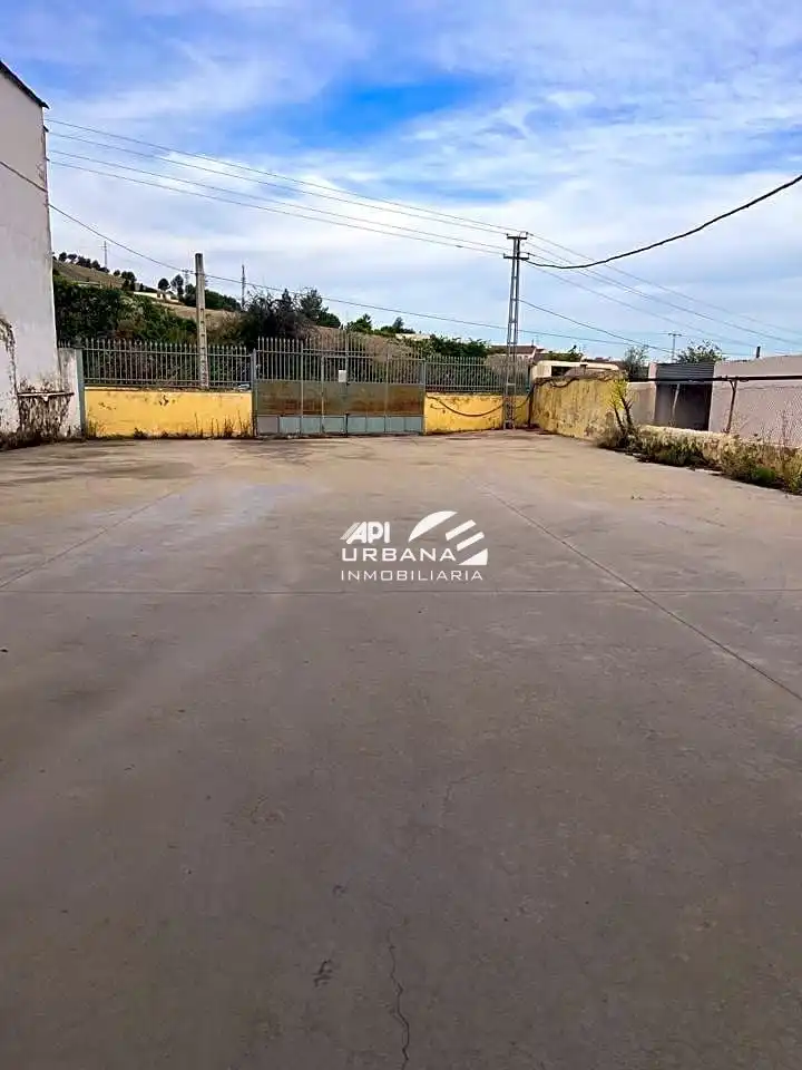 Vista exterior de Nave industrial en venta en Lucena