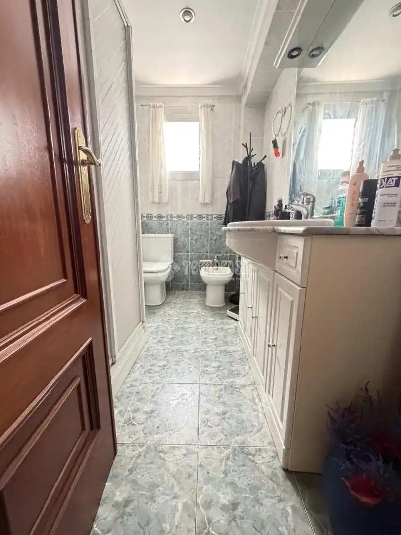 Baño de Piso en venta en Xirivella con Terraza y Trastero