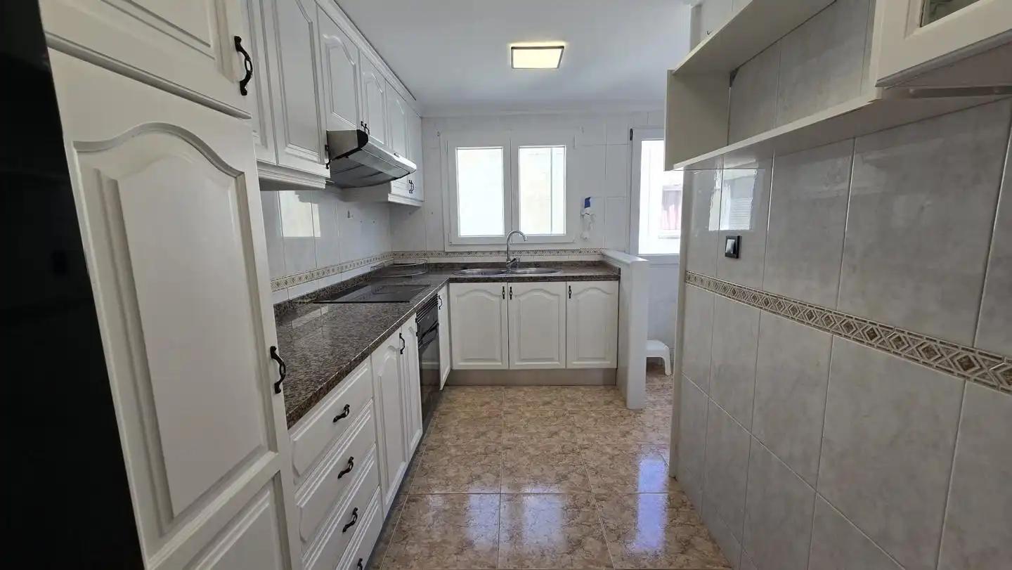 Küche von Wohnung zur Miete in Gandia mit Klimaanlage, Terrasse und Möbliert