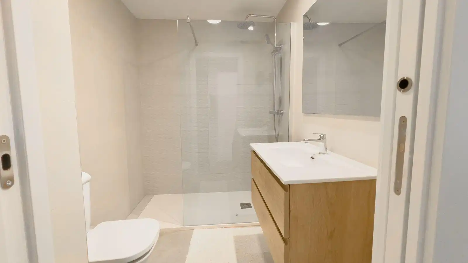 Badezimmer von Maisonette zum Verkauf in Calpe / Calp mit Klimaanlage, Terrasse und Abstellraum