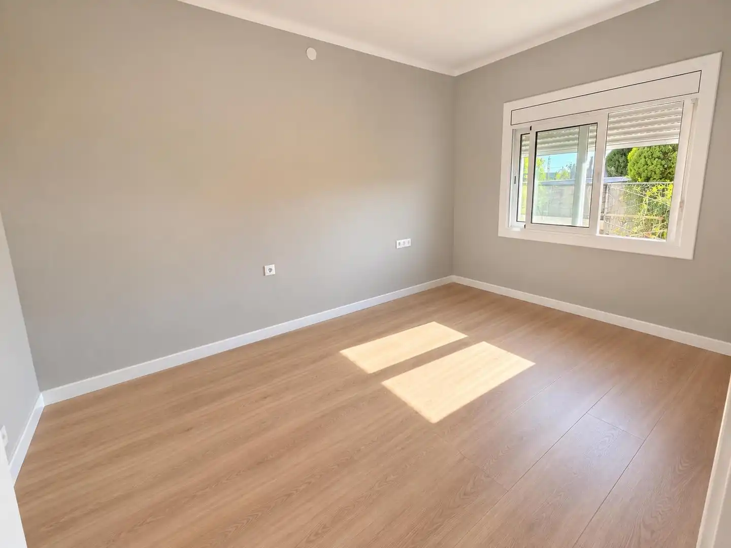 Bedroom of Flat for sale in L'Hospitalet de Llobregat  with Parquet flooring, Balcony and Alarm