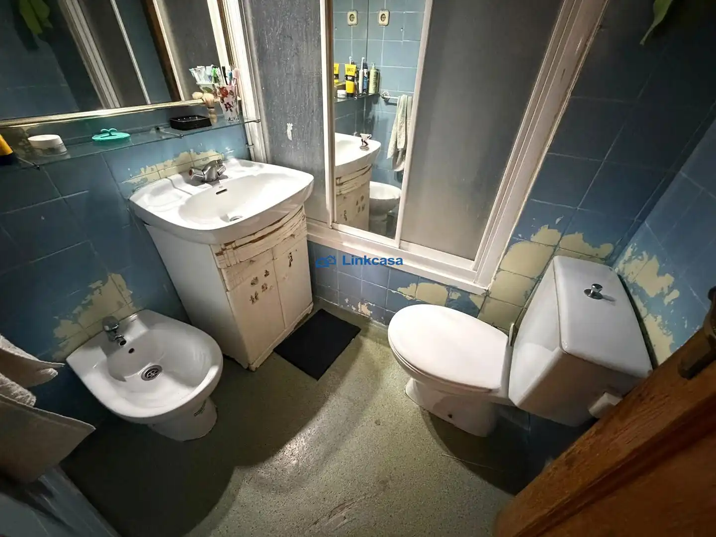 Bathroom of Flat for sale in Leganés  with Air Conditioner, Heating and Storage room