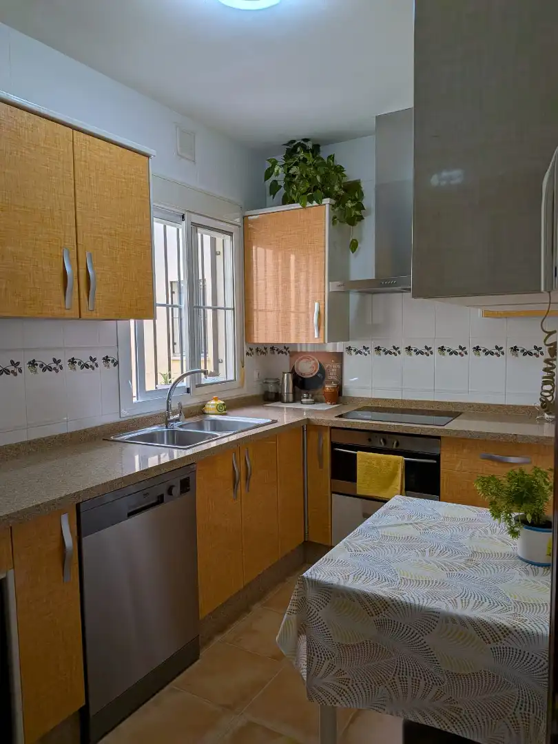 Küche von Wohnung zum Verkauf in Dos Hermanas mit Klimaanlage und Möbliert