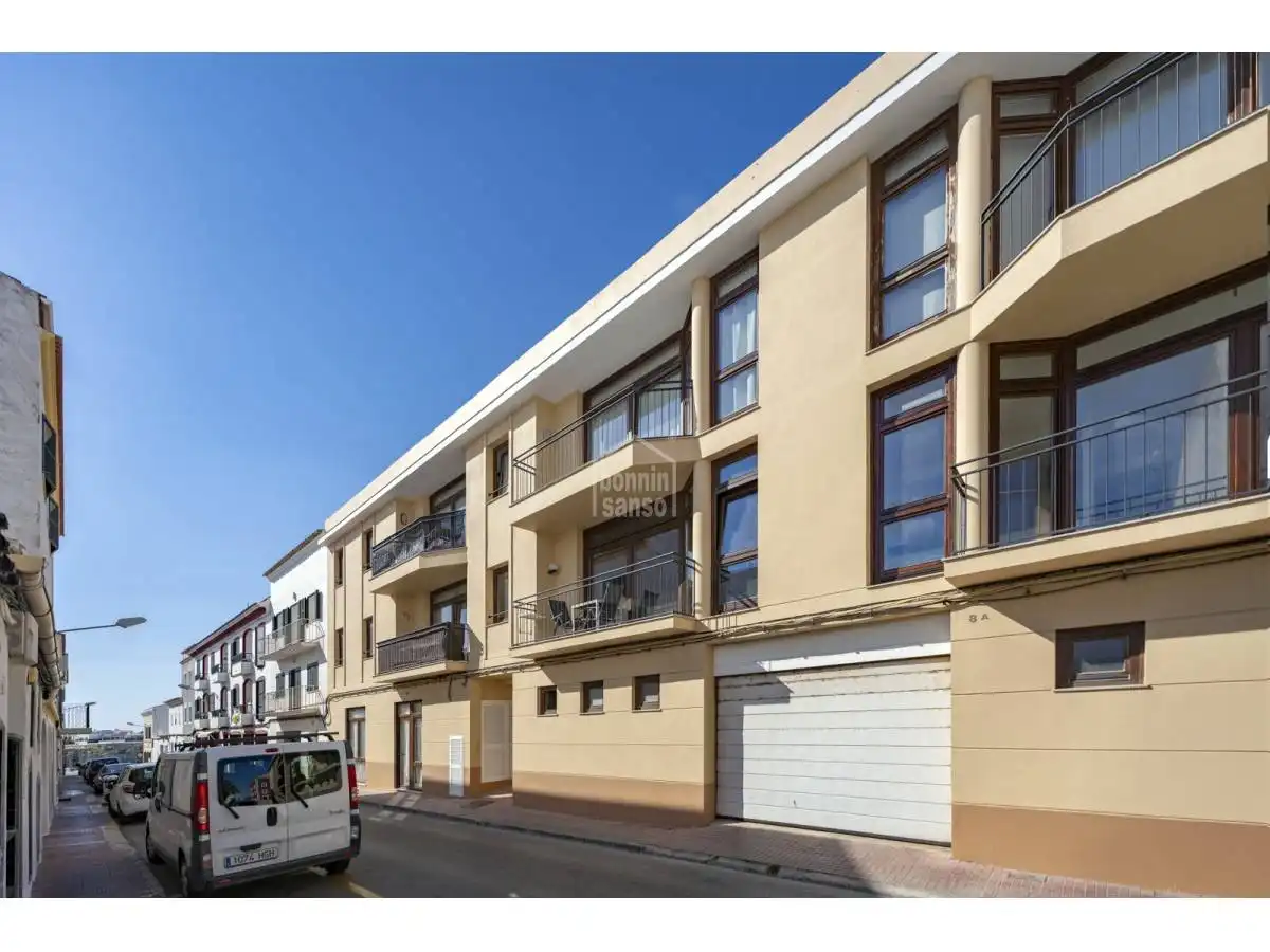Vista exterior de Apartamento en venta en Es Castell con Terraza