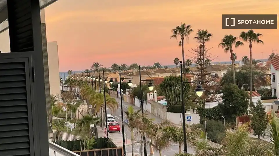 Vista exterior de Apartament per a compartir en Torremolinos amb Aire condicionat, Terrassa i Moblat