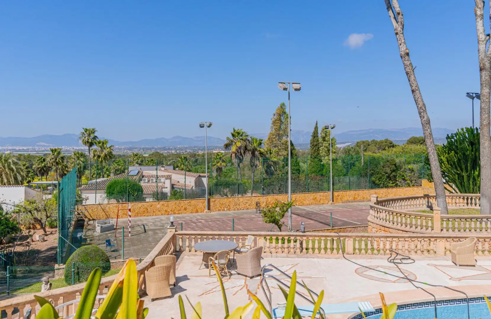 Terrasse von Country house zum Verkauf in  Palma de Mallorca mit Klimaanlage, Privatgarten und Terrasse