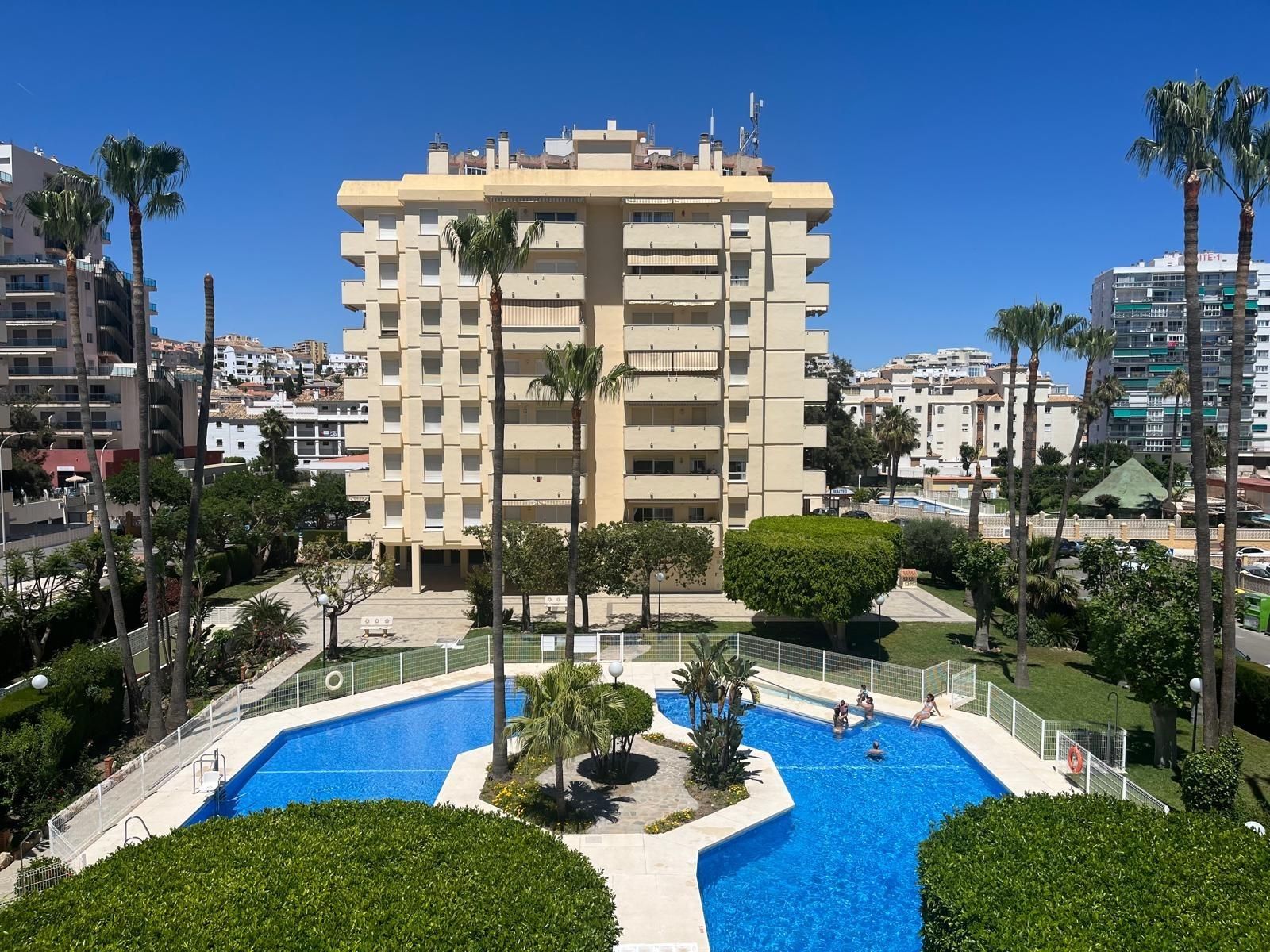 Vista exterior de Apartament de lloguer en Benalmádena amb Terrassa, Balcó i Piscina comunitària
