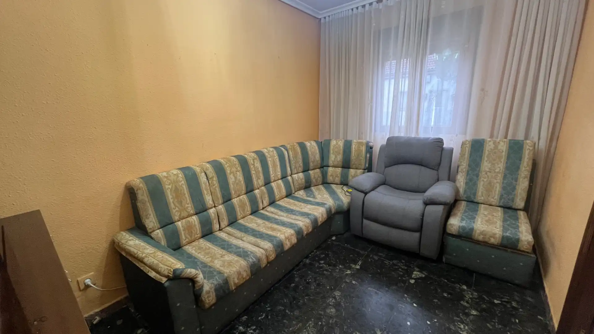Sala d'estar de Casa o xalet en venda en Valladolid amb Calefacció i Moblat