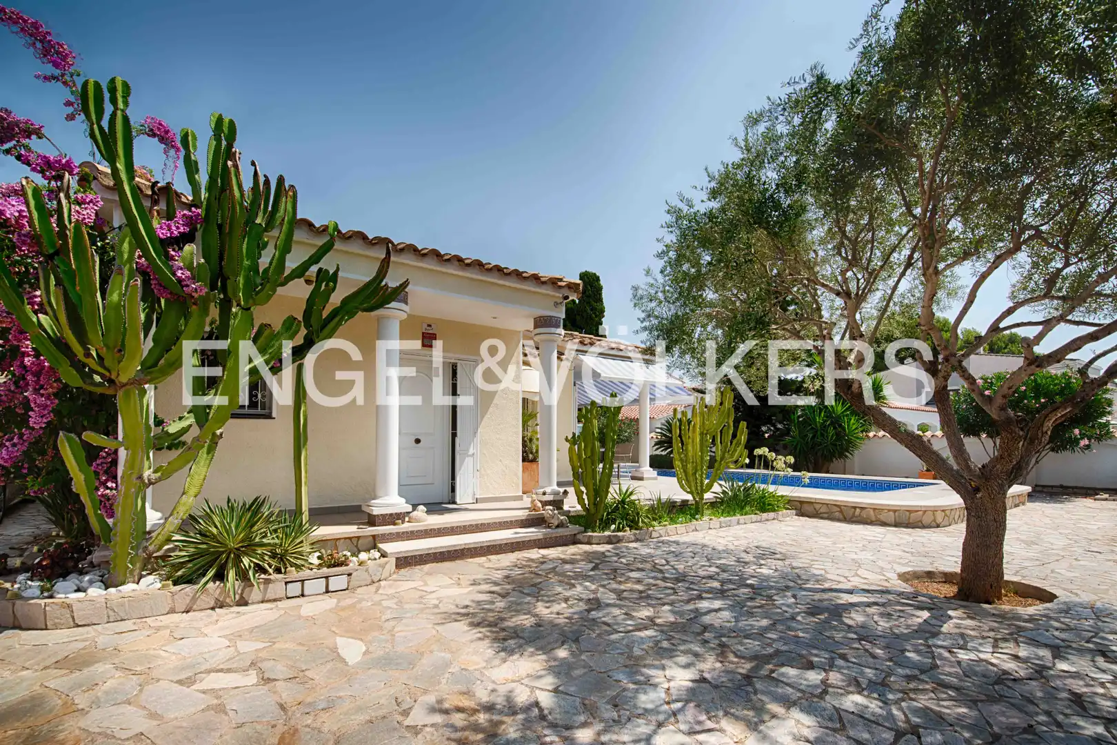 Casa con piscina en venta en Carrer Pení, imagen 5