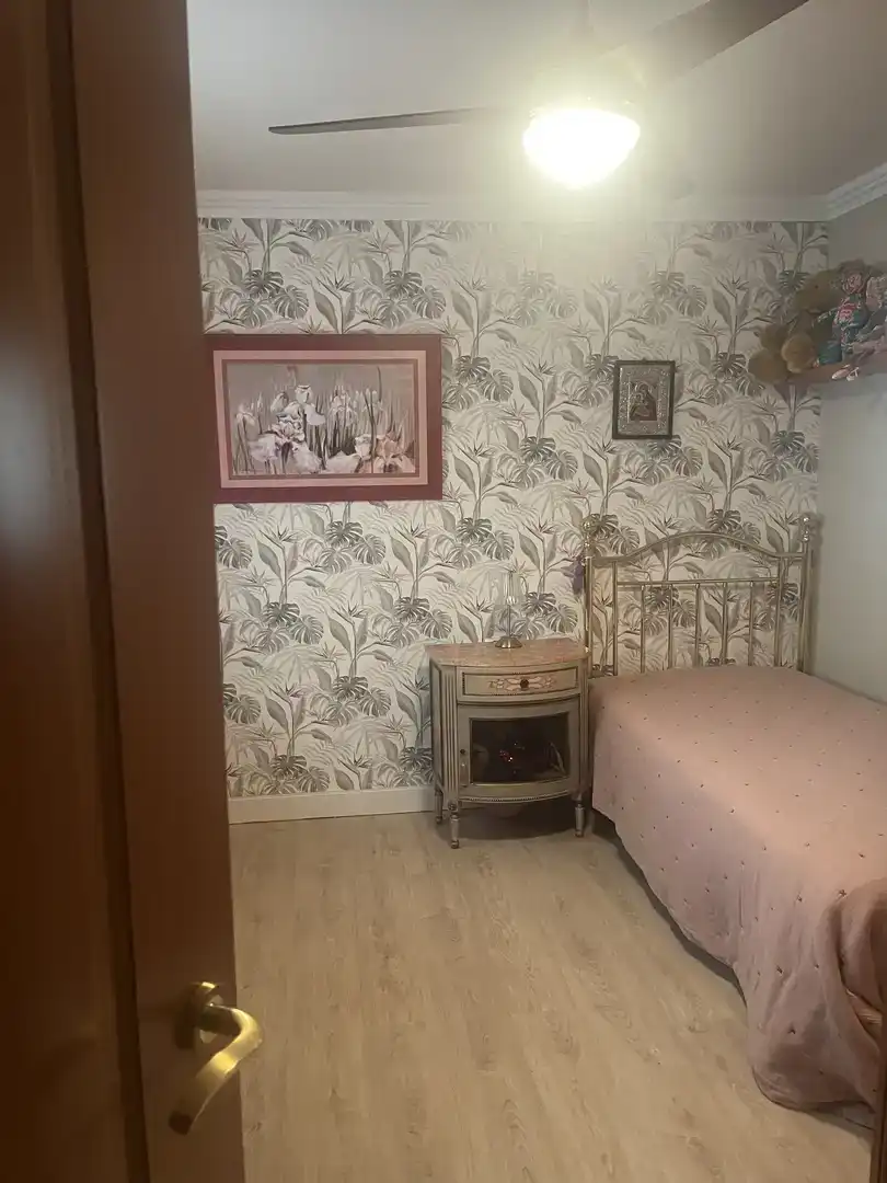 Dormitori de Pis de lloguer en Zaragoza amb Aire condicionat, Parquet i Balcó