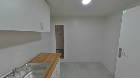 Foto 4 de Piso en venta en Carrer Amadeu Vives, Santa Perpètua de Mogoda, Barcelona