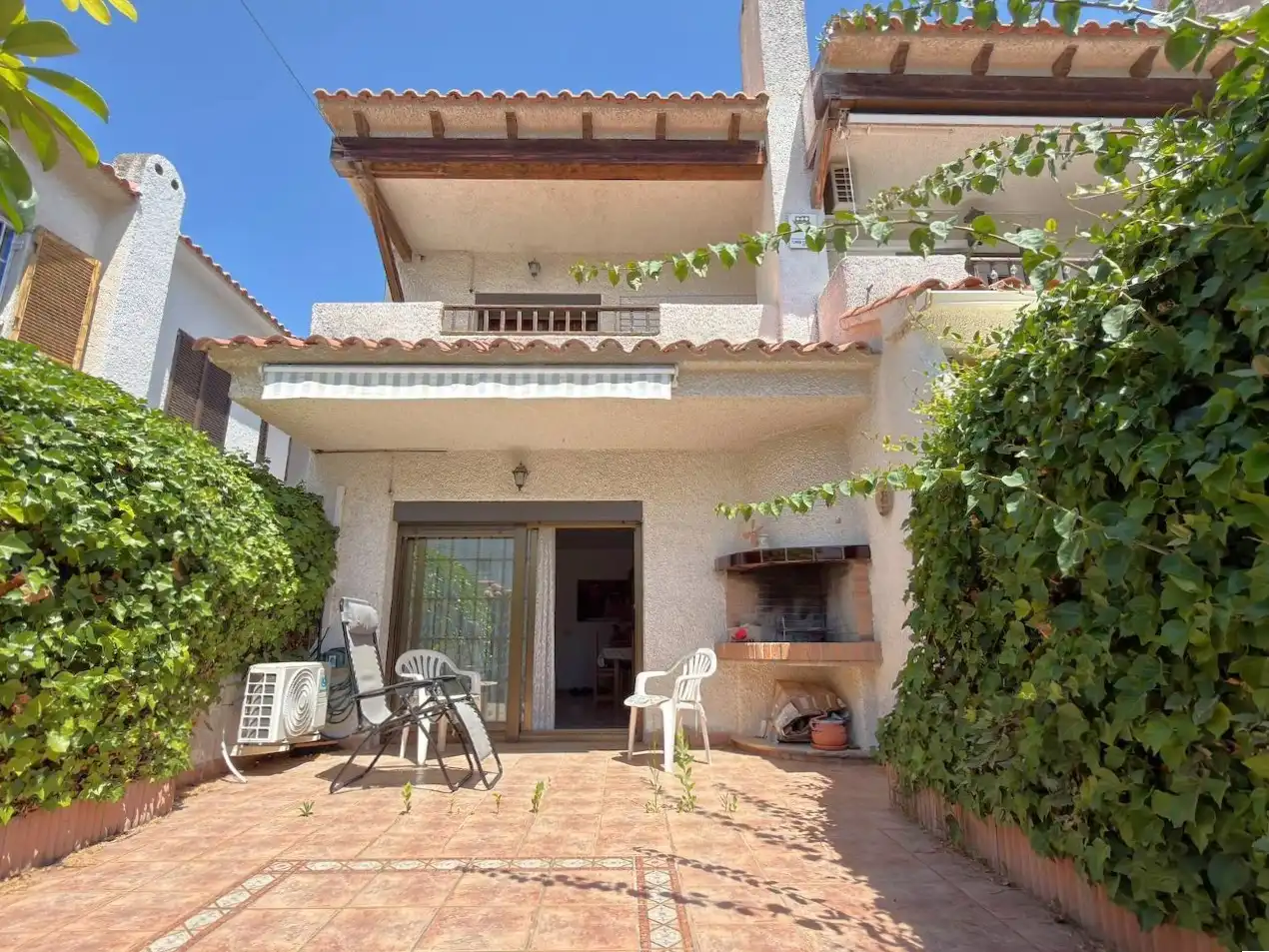 Casa aparellada amb terrassa en venda a Bardají - Molí de Baix