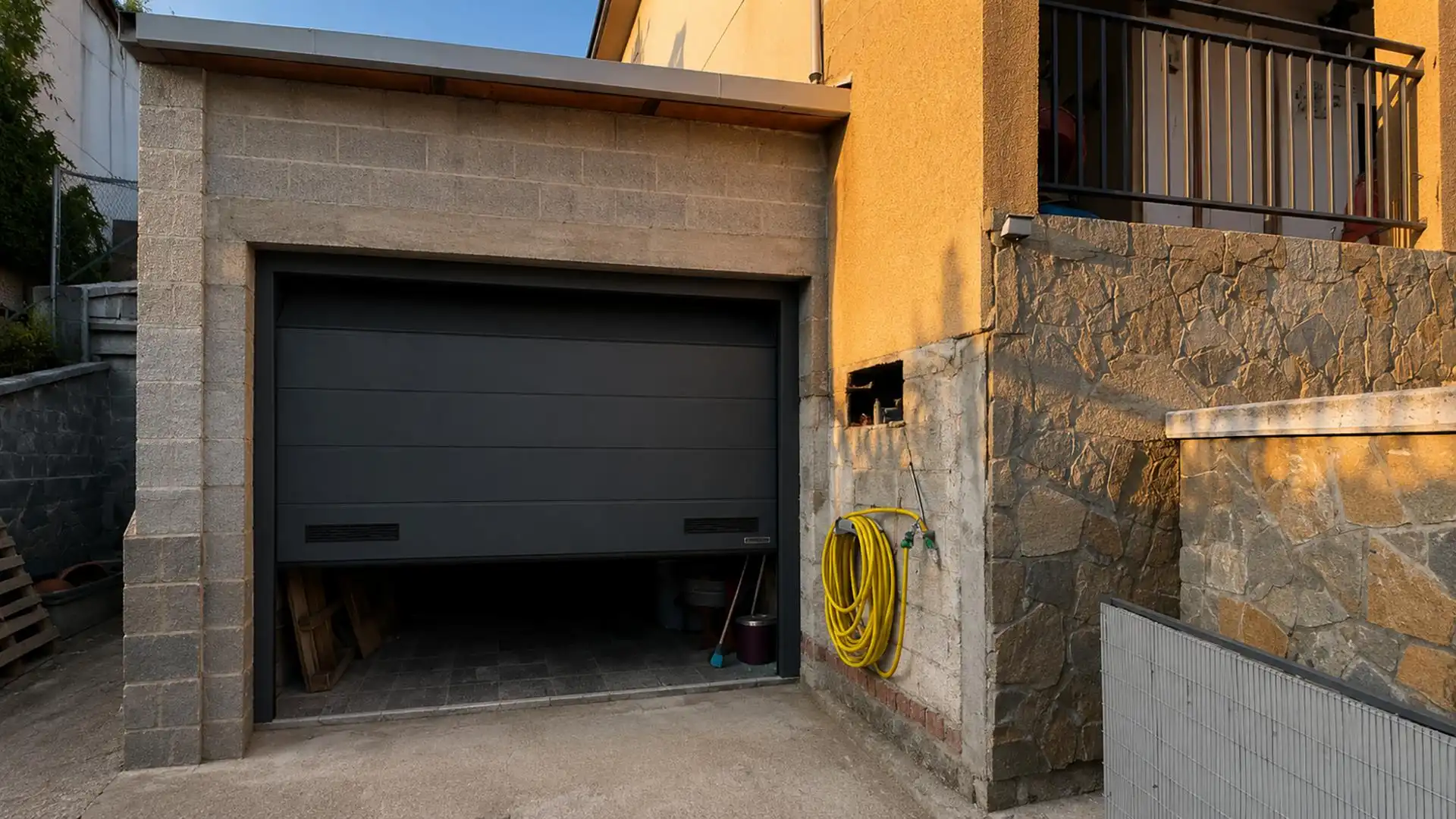 Aparcament de Casa o xalet en venda en Vacarisses amb Calefacció, Jardí privat i Terrassa