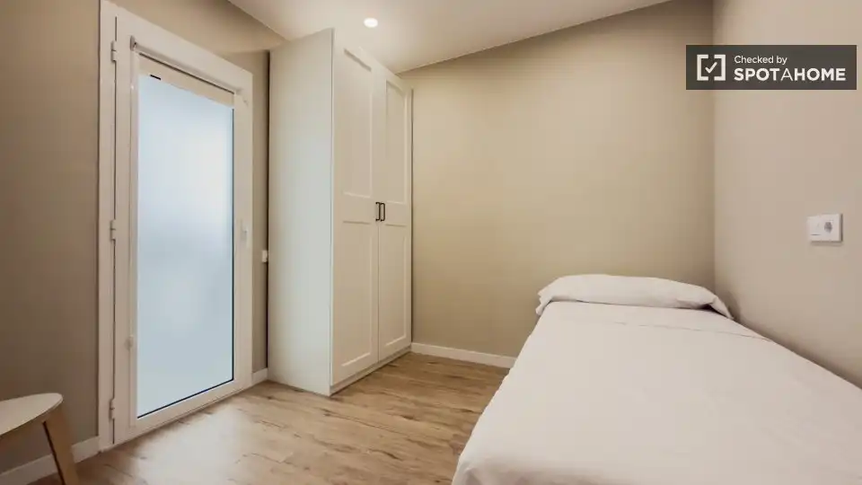 Habitación de Piso de alquiler en Barcelona con Aire acondicionado, Calefacción y Amueblado