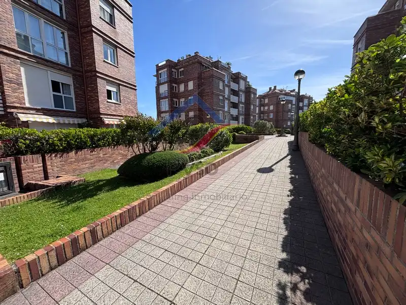 Vista exterior de Pis de lloguer en Santander amb Calefacció, Parquet i Moblat