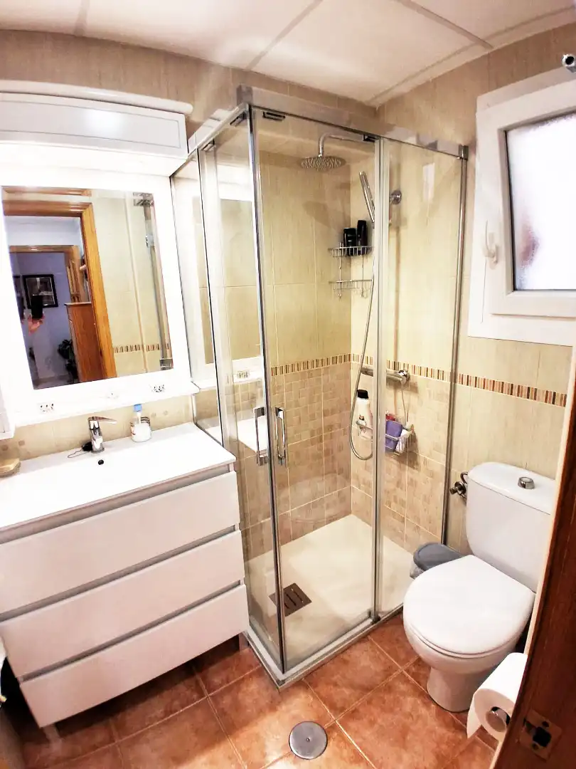 Bathroom of Apartments for rent in Granada  with Air Conditioner, Furnished and Oven