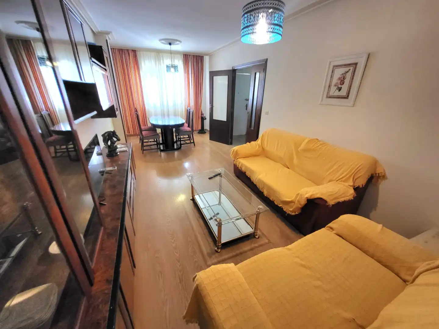 Wohnzimmer von Einfamilien-Reihenhaus zur Miete in Cáceres mit Terrasse und Möbliert