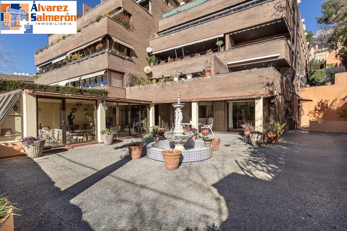 Jardí de Pis en venda en  Granada Capital amb Jardí privat, Traster i Piscina comunitària