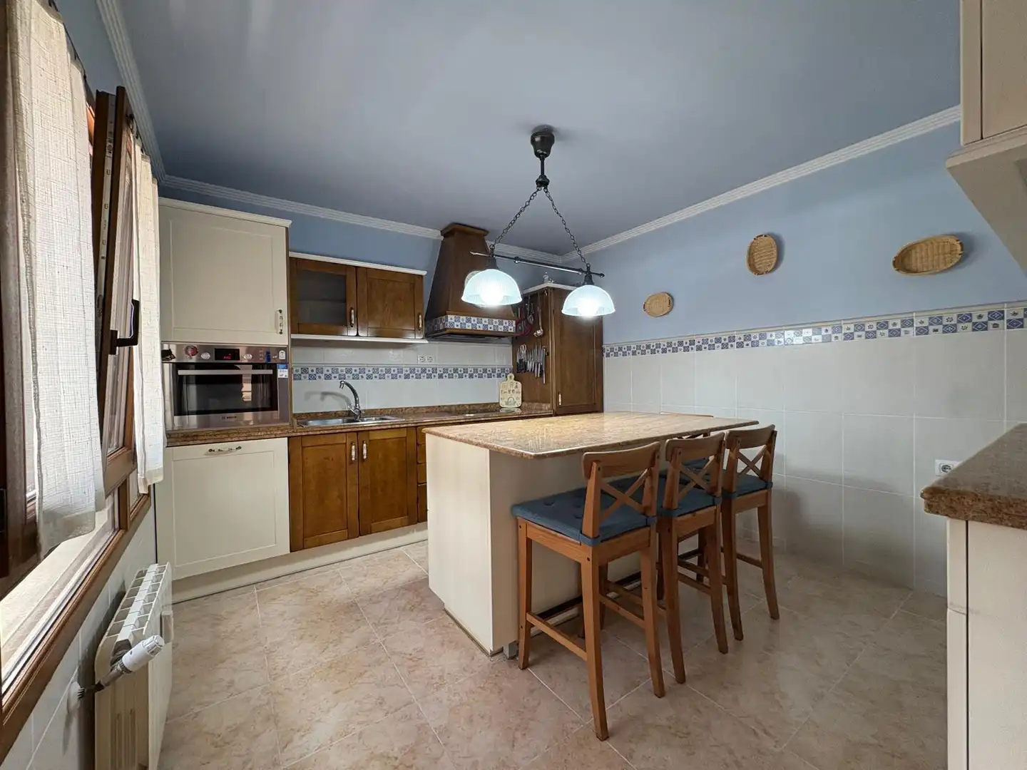 Cocina de Piso en venta en Gijón  con Calefacción y Trastero