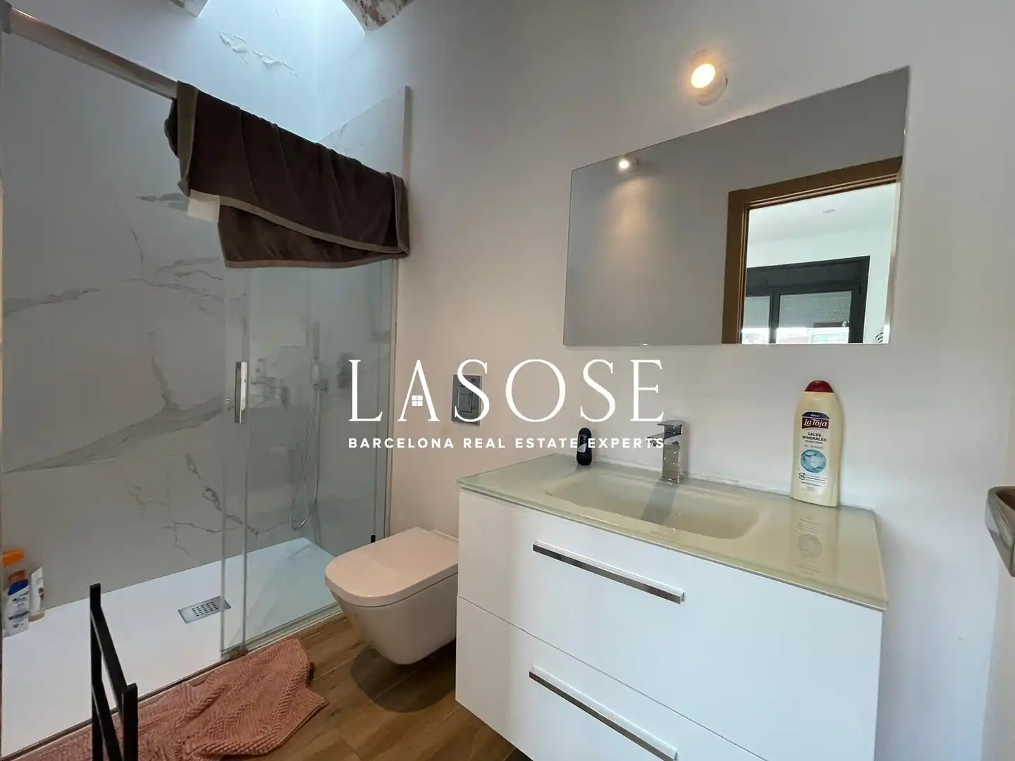 Bany de Casa o xalet en venda en Barcelona amb Aire condicionat, Calefacció i Terrassa