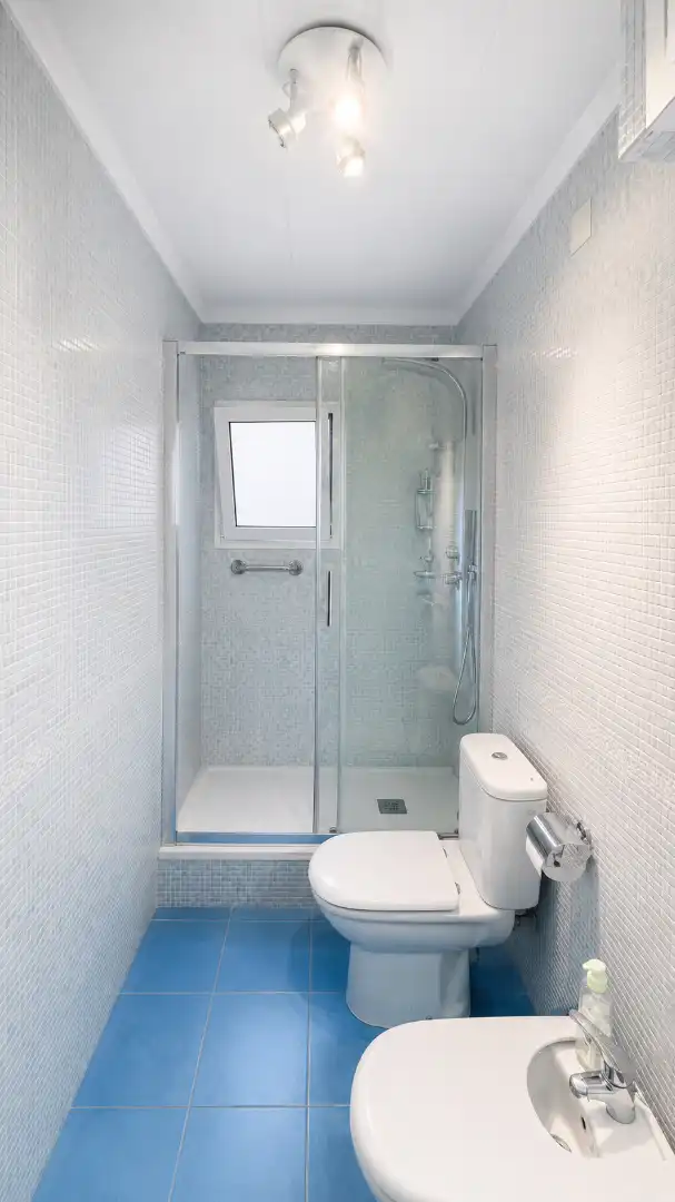 Bathroom of Flat for sale in Figueres  with Air Conditioner, Heating and Furnished