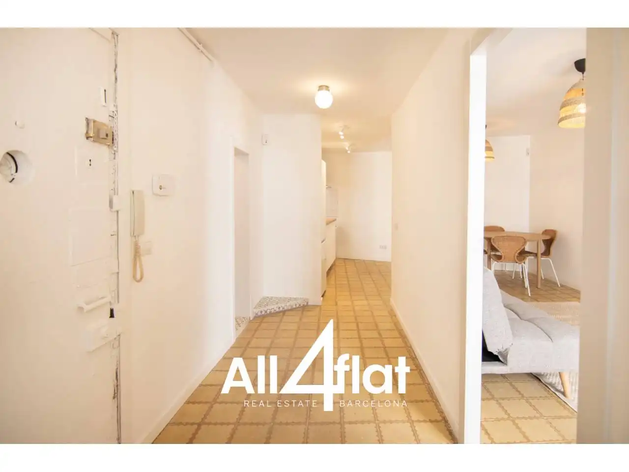 Flat for sale in Barcelona  with Air Conditioner