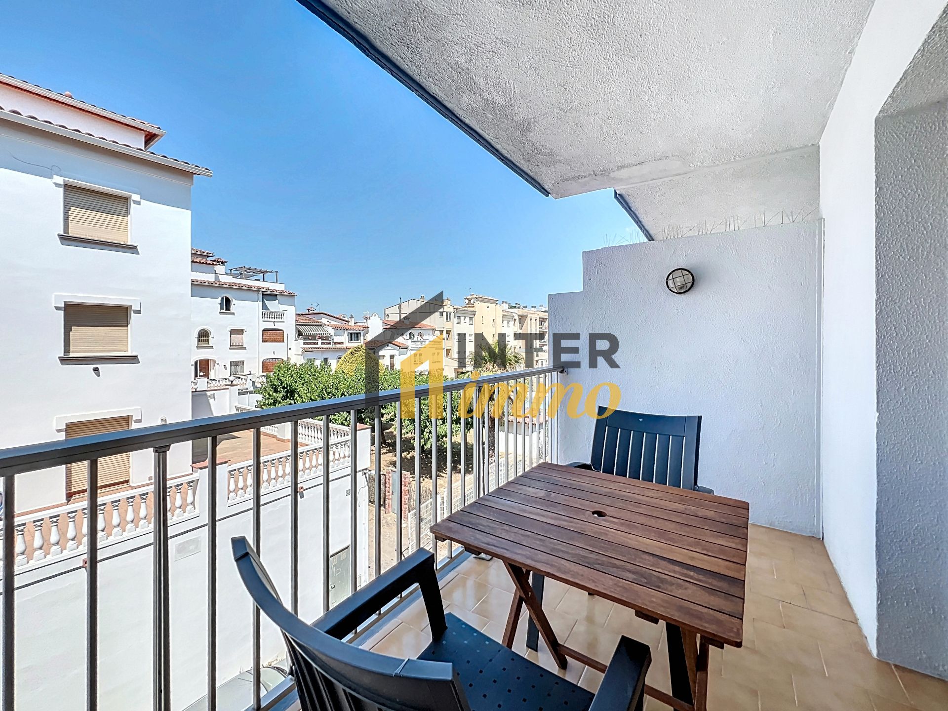 Vista exterior de Pis en venda en Empuriabrava amb Terrassa, Moblat i Rentadora