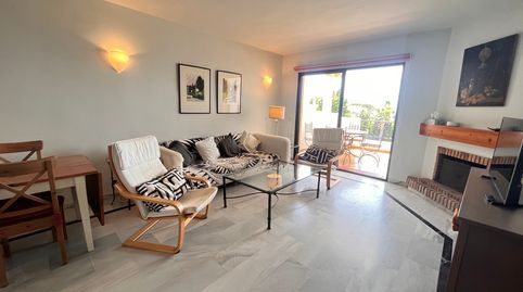 Foto 4 de Dúplex de alquiler en Avenida Jacaranda, 31, Las Chapas - Alicate Playa, Marbella