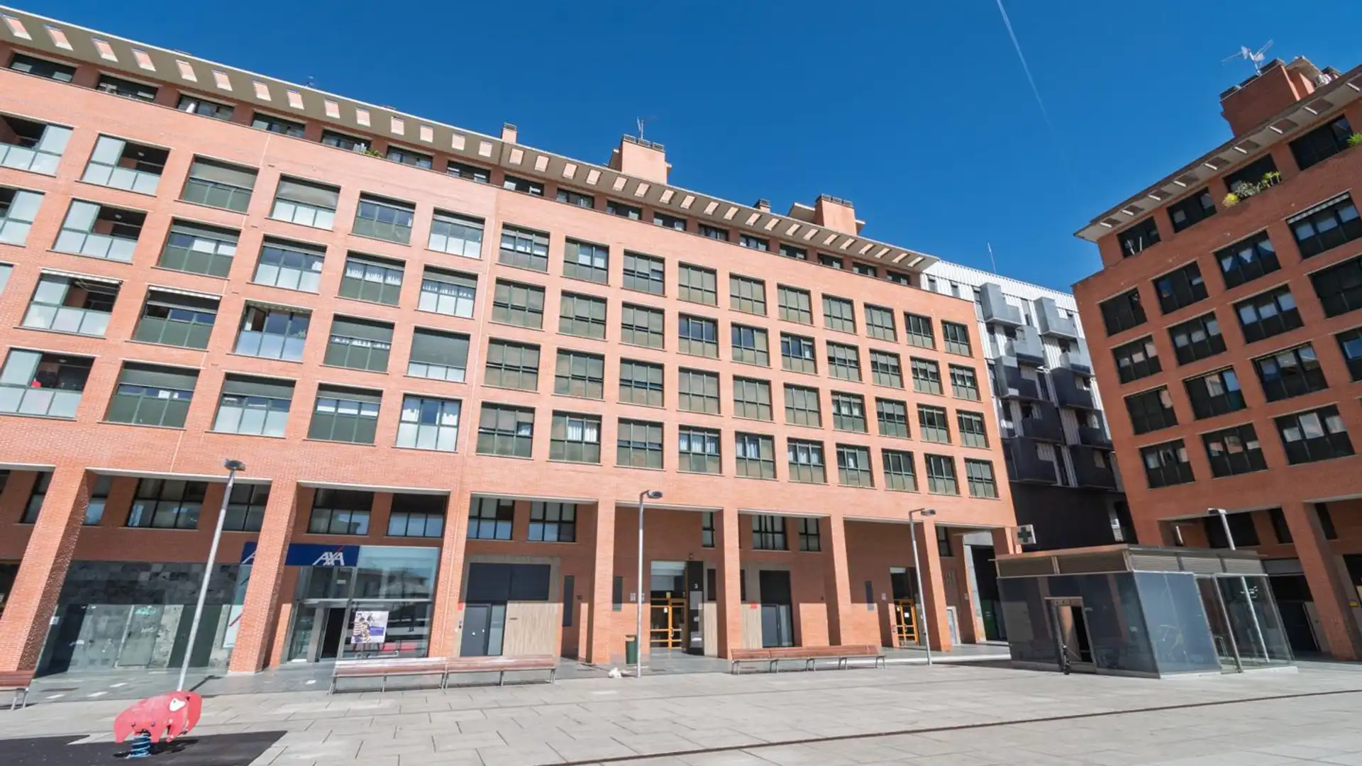 Vista exterior de Piso en venta en  Pamplona / Iruña con Calefacción, Parquet y Trastero