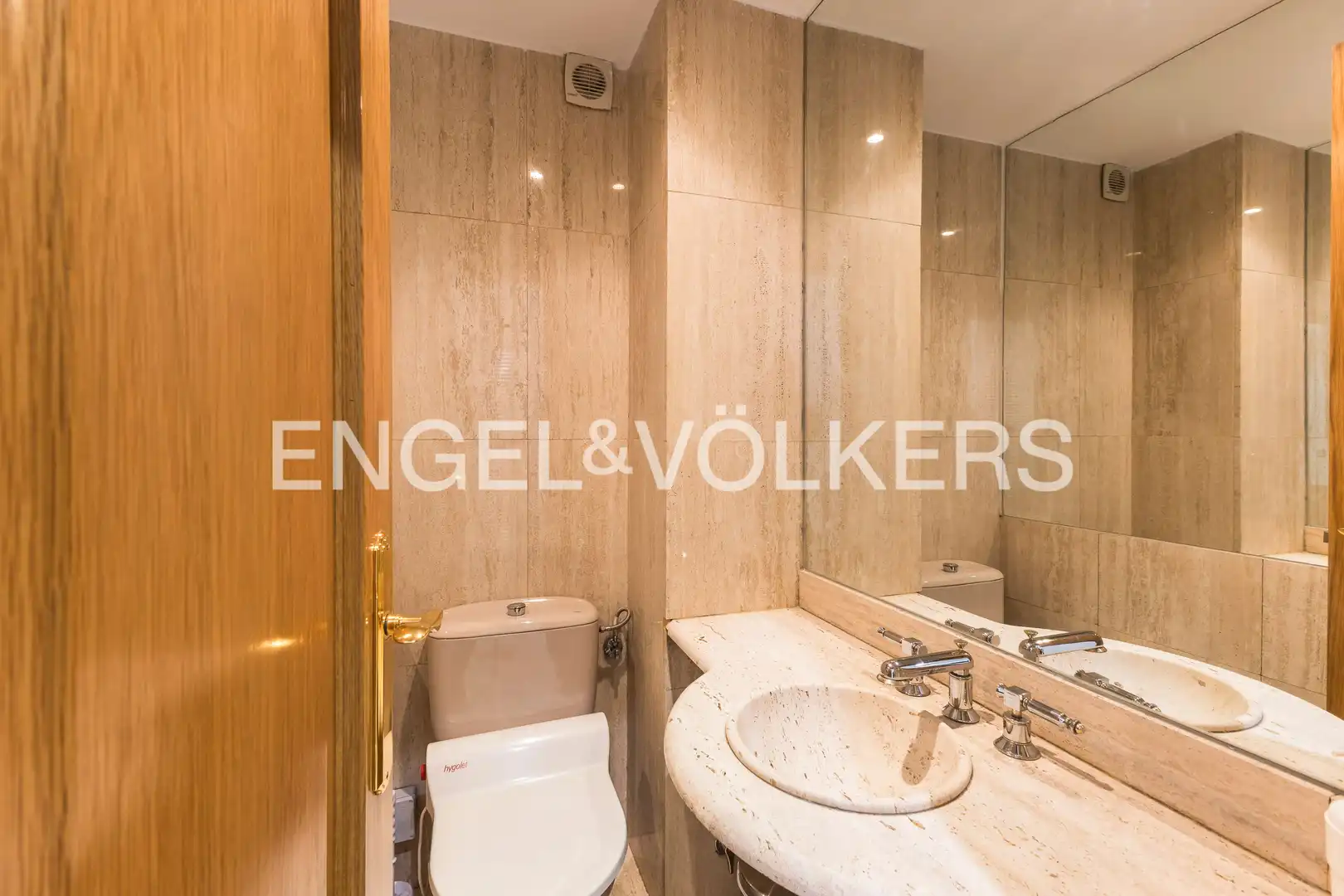Badezimmer von Wohnung zum Verkauf in Madrid mit Klimaanlage, Heizung und Abstellraum