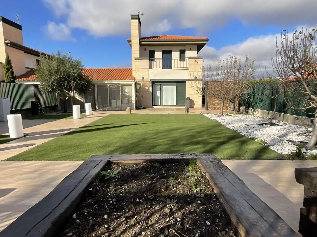 Terrassa de Casa adosada en venda en Cirueña amb Calefacció, Jardí privat i Parquet
