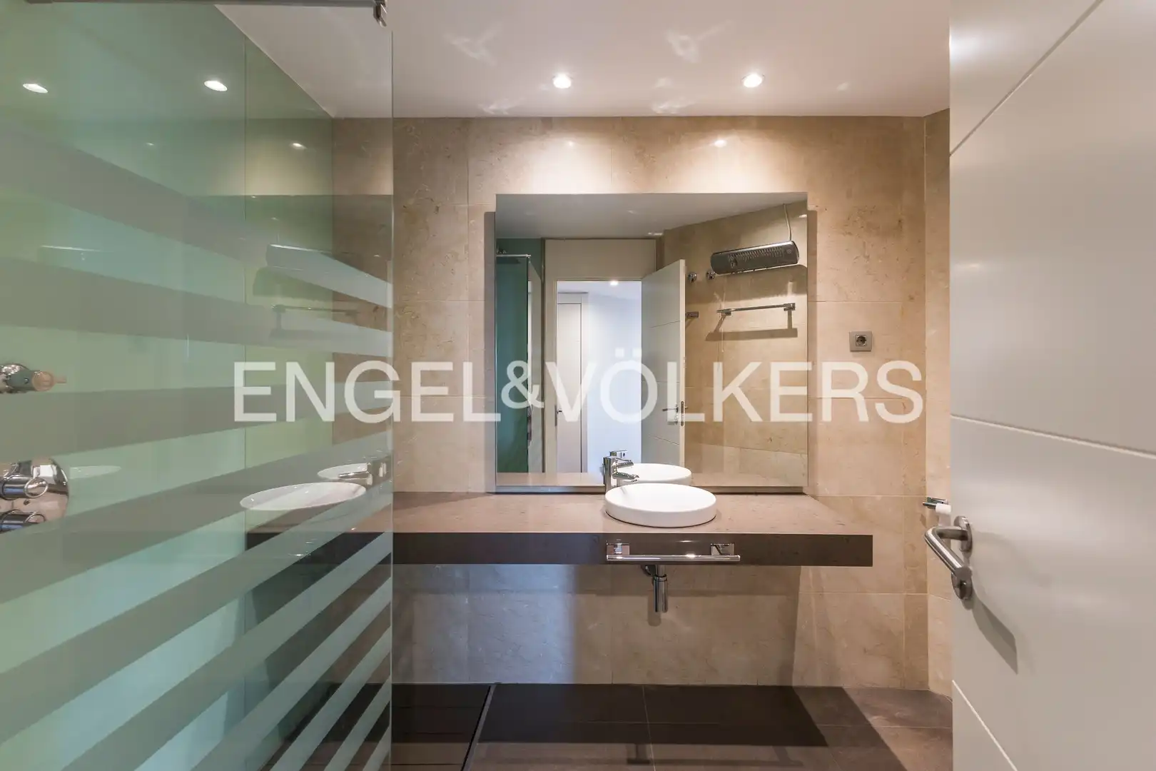 Badezimmer von Wohnung zur Miete in Madrid mit Heizung