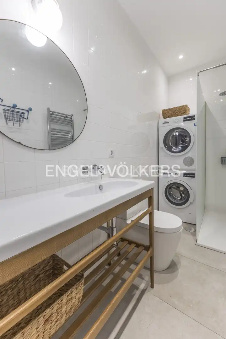 Bathroom of Flat for rent in Madrid  with Air Conditioner, Heating and Furnished