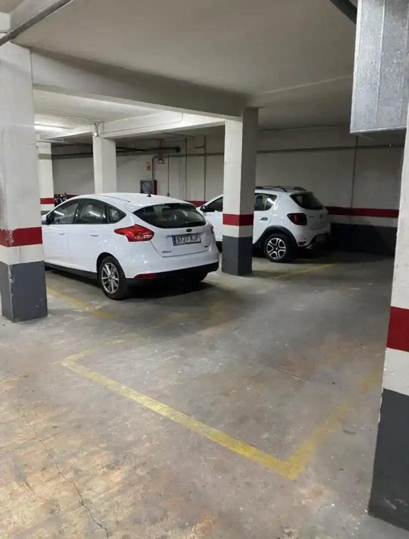 Parking of Garage for rent in Zona Alta