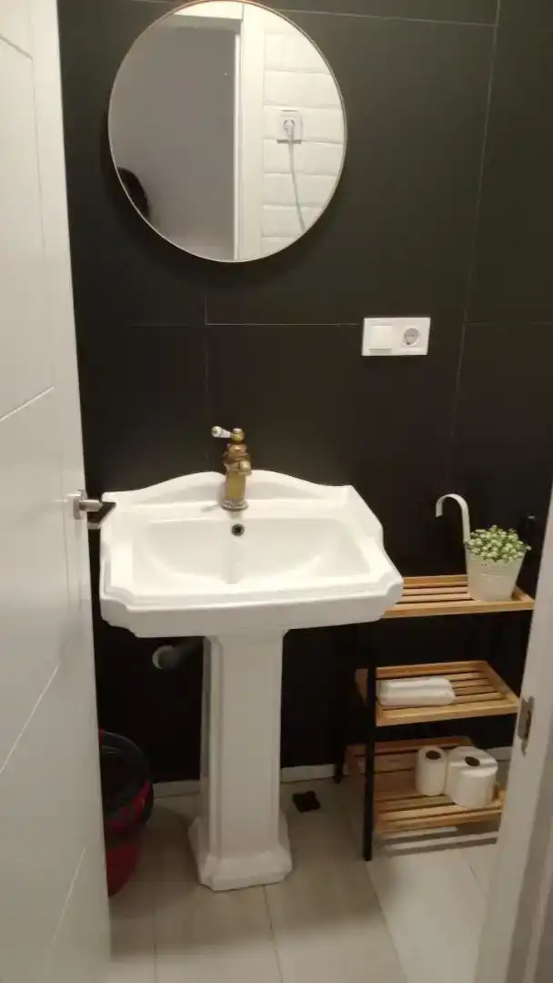 Bathroom of Flat for rent in  Valencia Capital  with Air Conditioner