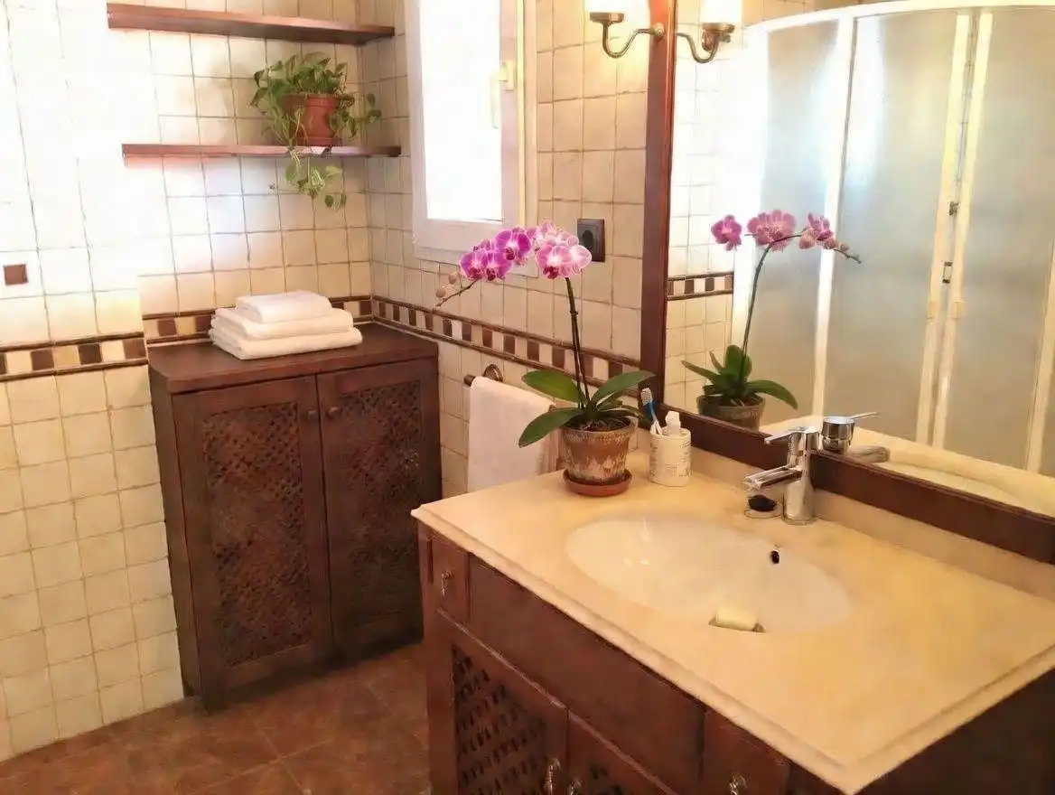 Bathroom of Attic for sale in Silla  with Air Conditioner, Heating and Parquet flooring