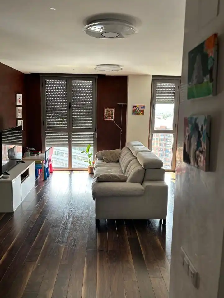 Sala d'estar de Pis en venda en León Capital  amb Calefacció, Parquet i Traster