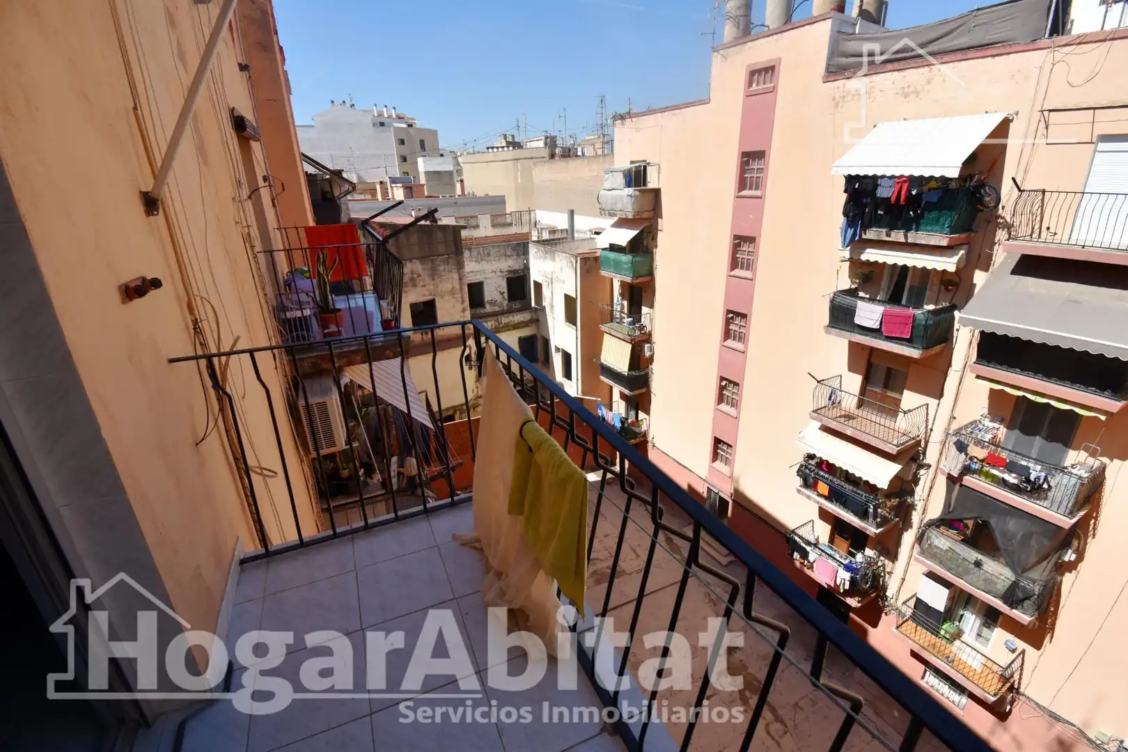 Vista exterior de Piso en venta en Castellón de la Plana / Castelló de la Plana con Amueblado y Balcón