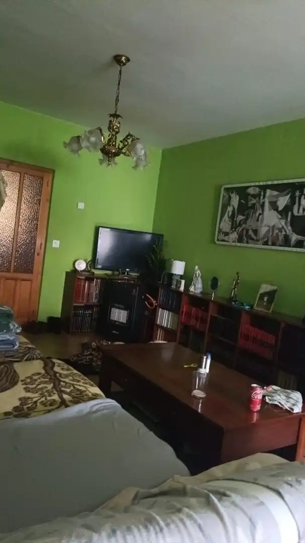 Sala d'estar de Casa o xalet en venda en Prádanos de Bureba amb Calefacció, Traster i Moblat