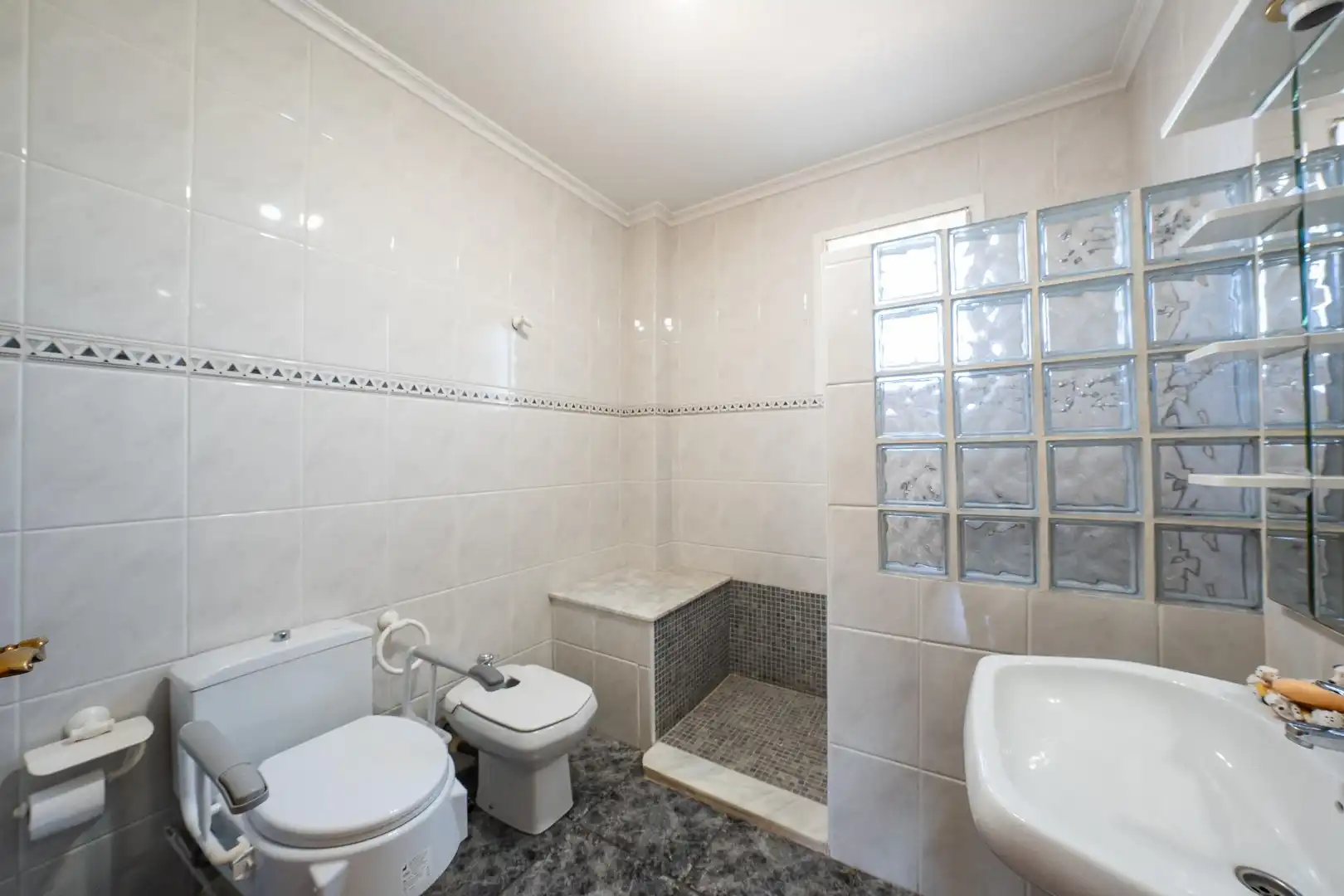 Baño de Casa o chalet en venta en Elche / Elx con Aire acondicionado, Jardín privado y Terraza