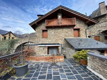 House with balcony for sale in Esterri d'Àneu