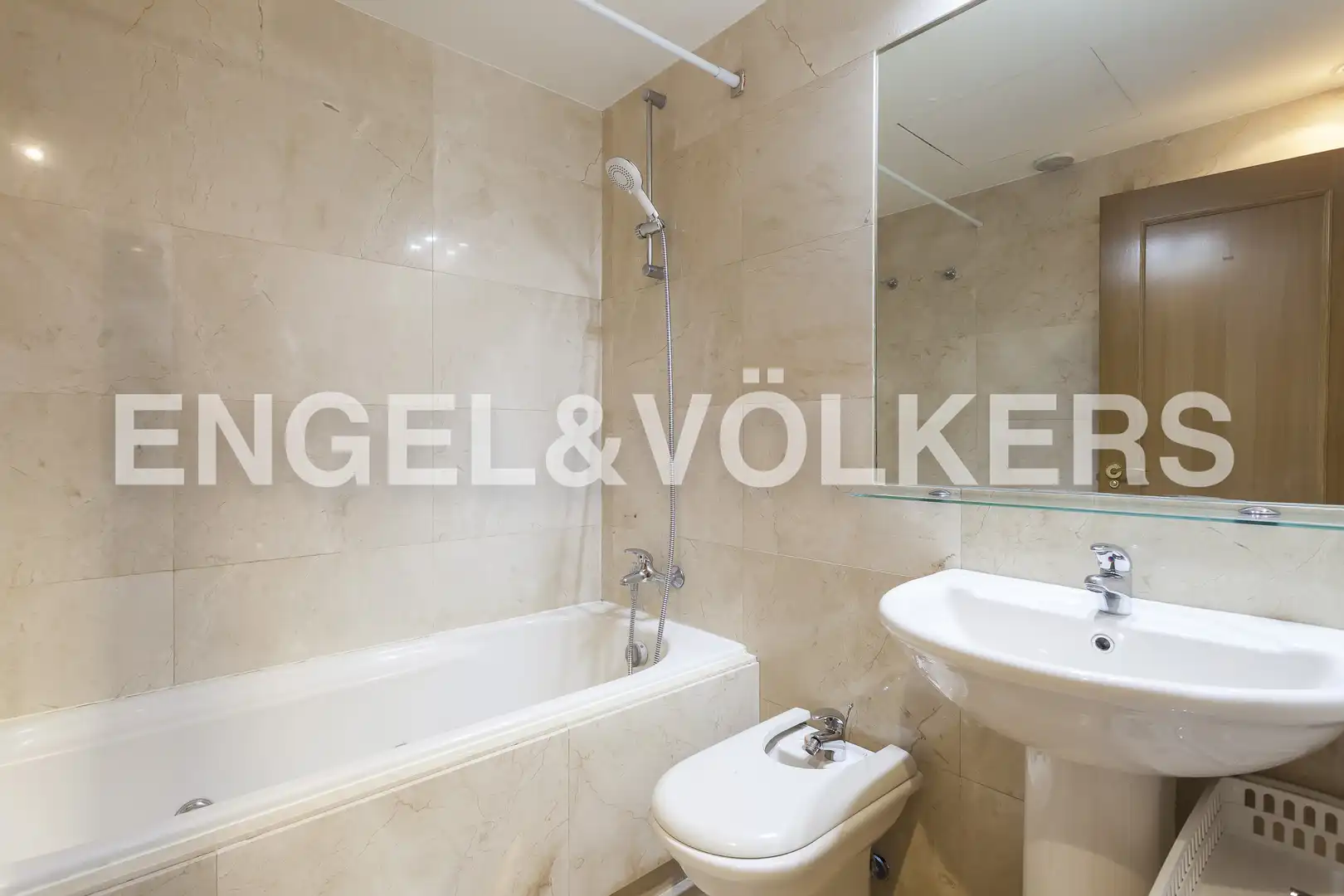 Baño de Piso de alquiler en Madrid con Aire acondicionado, Calefacción y Terraza