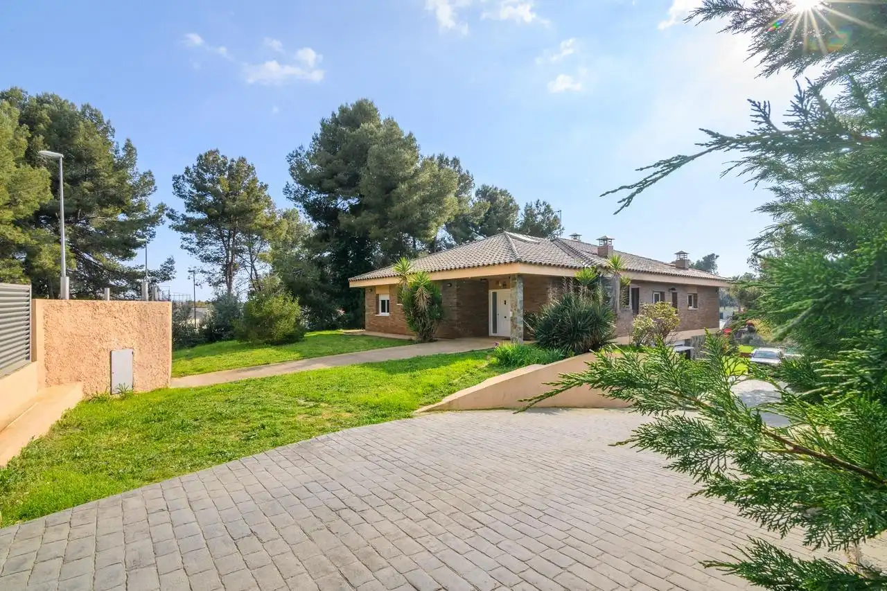 Exterior view of Houses for sale in Sabadell  with Air Conditioner, Heating and Terrace