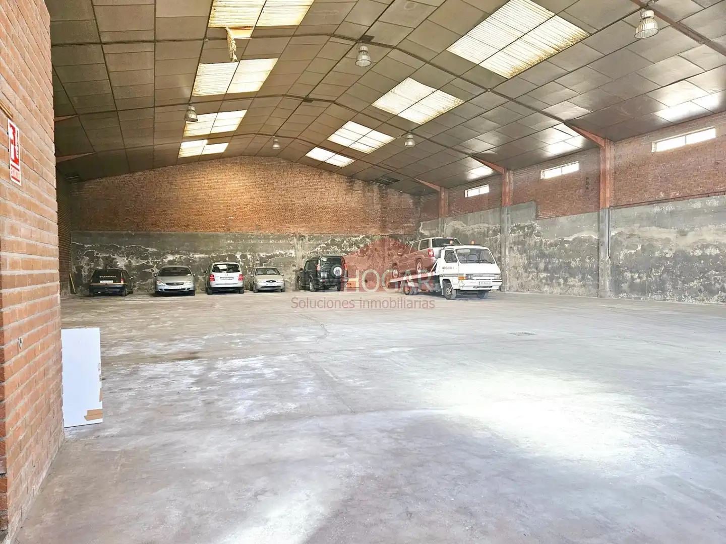 Aparcament de Nau industrial en venda en Burgohondo