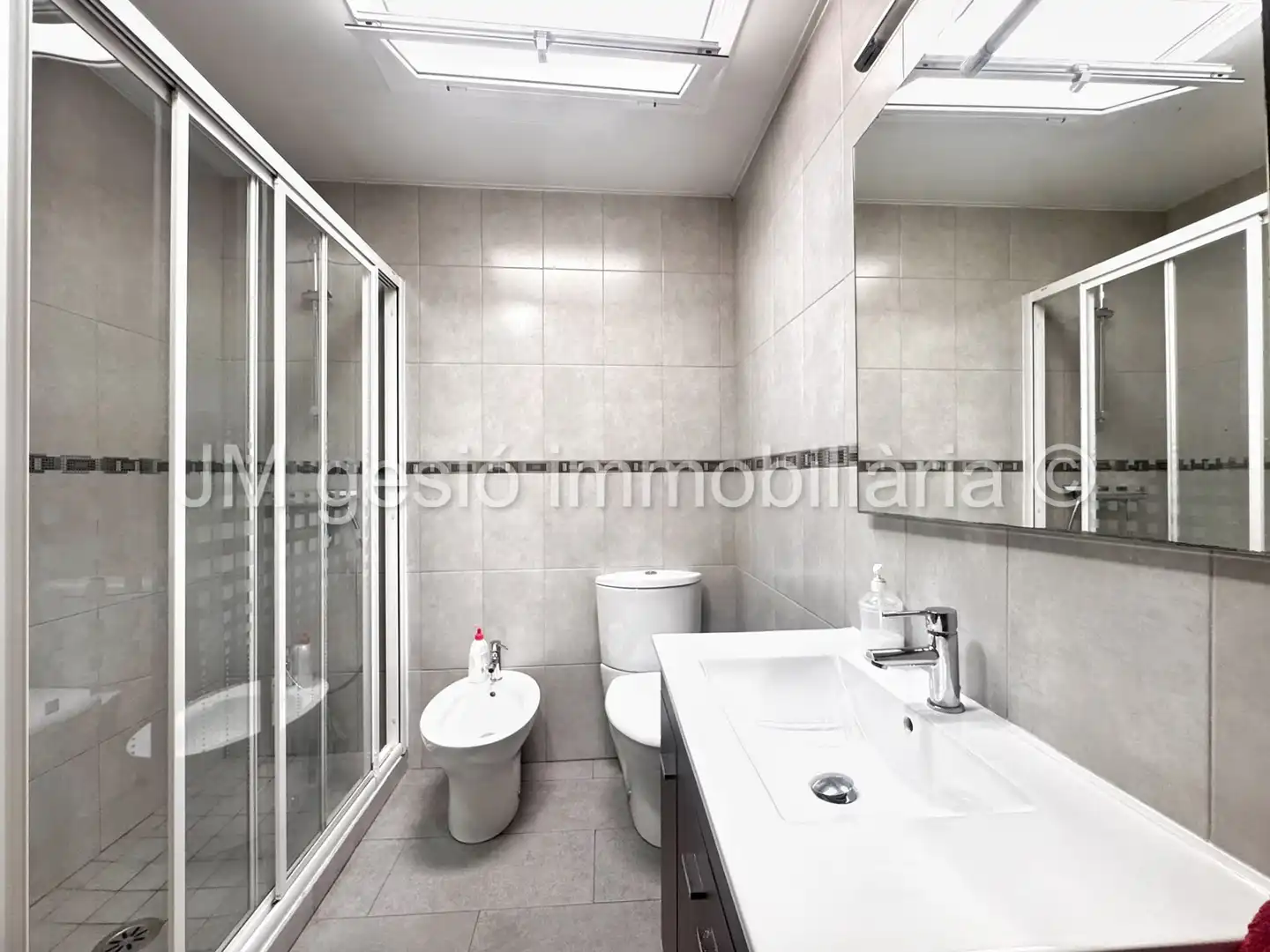 Bathroom of Houses for sale in Terrassa  with Air Conditioner, Heating and Terrace