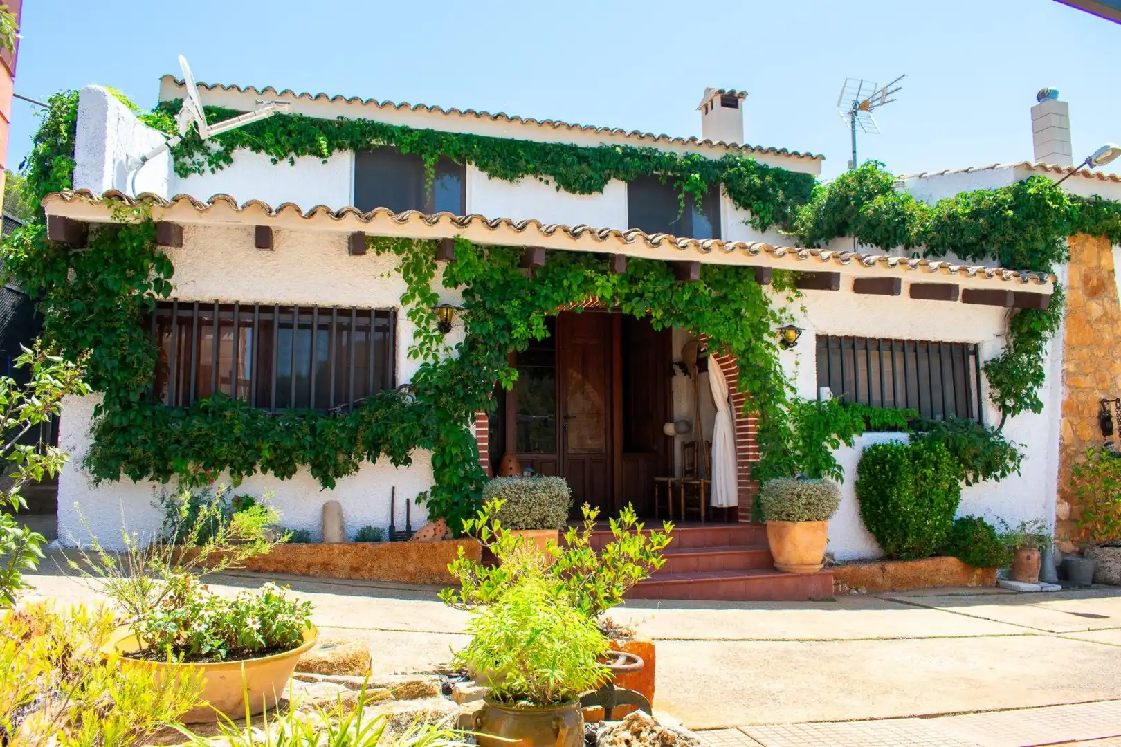 Vista exterior de Casa o xalet en venda en Onil amb Jardí privat, Terrassa i Traster
