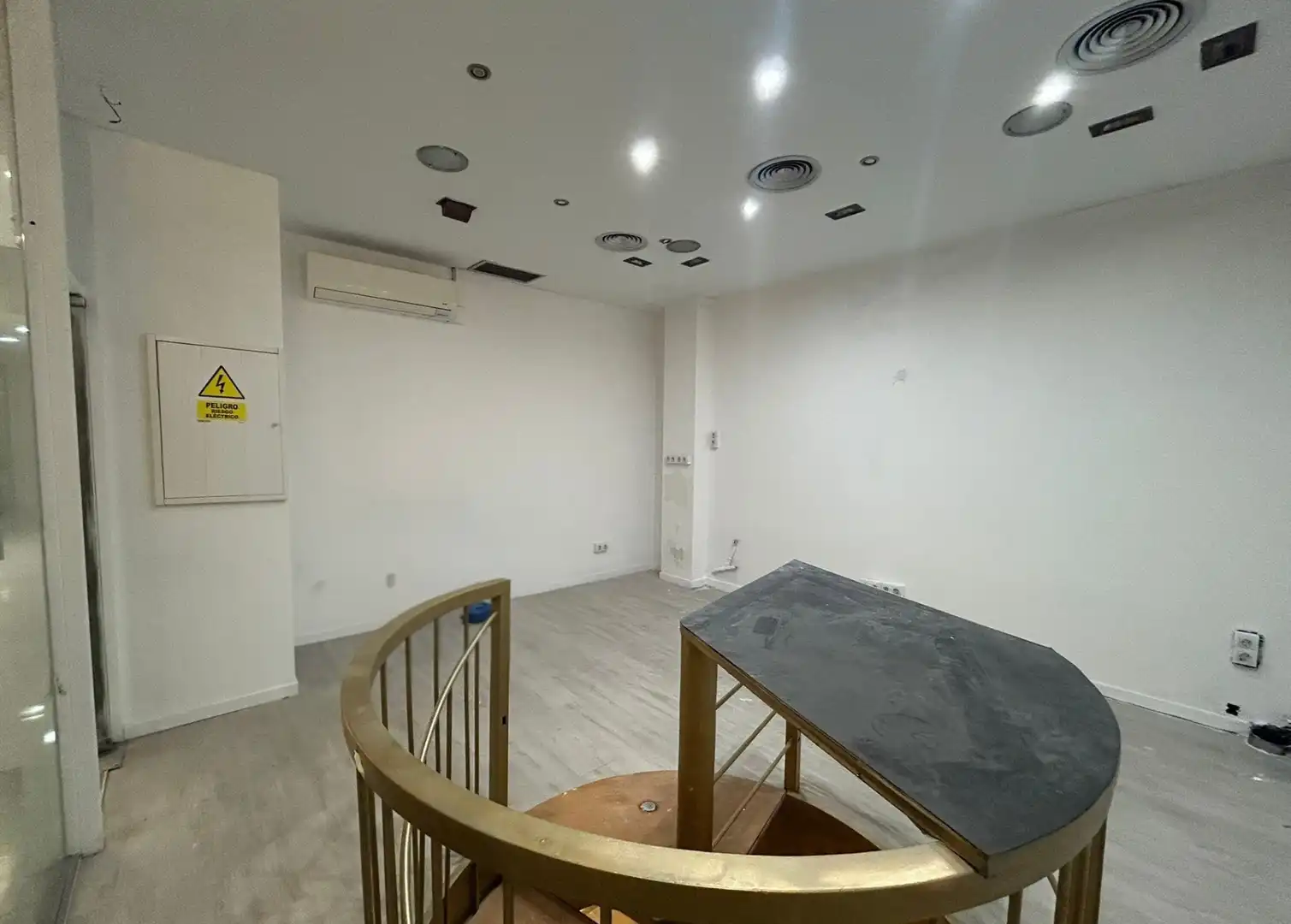 Local comercial en venda a Plaça de la Porxada, imagen 2