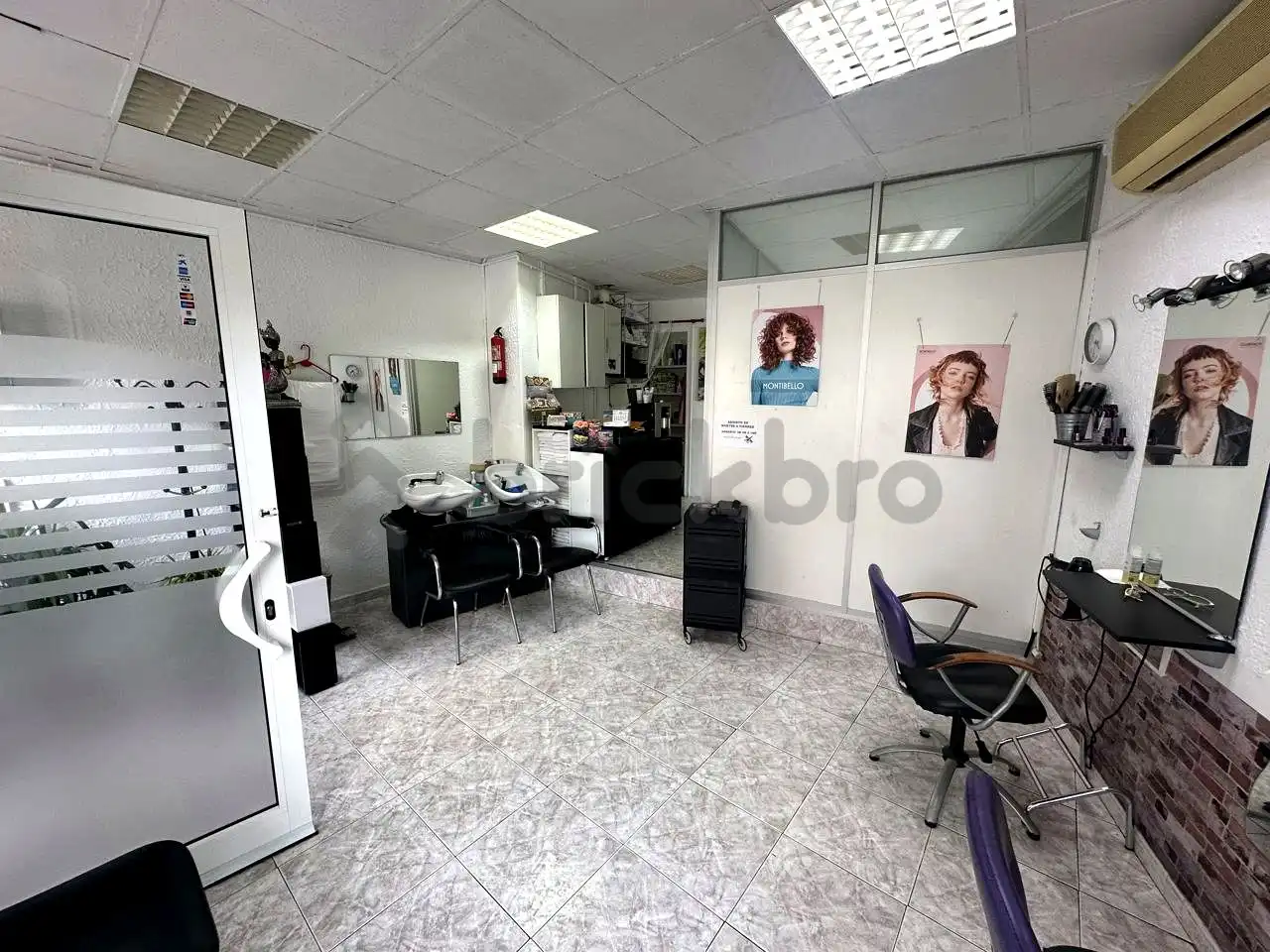 Local en venta en L'Hospitalet de Llobregat con Aire acondicionado