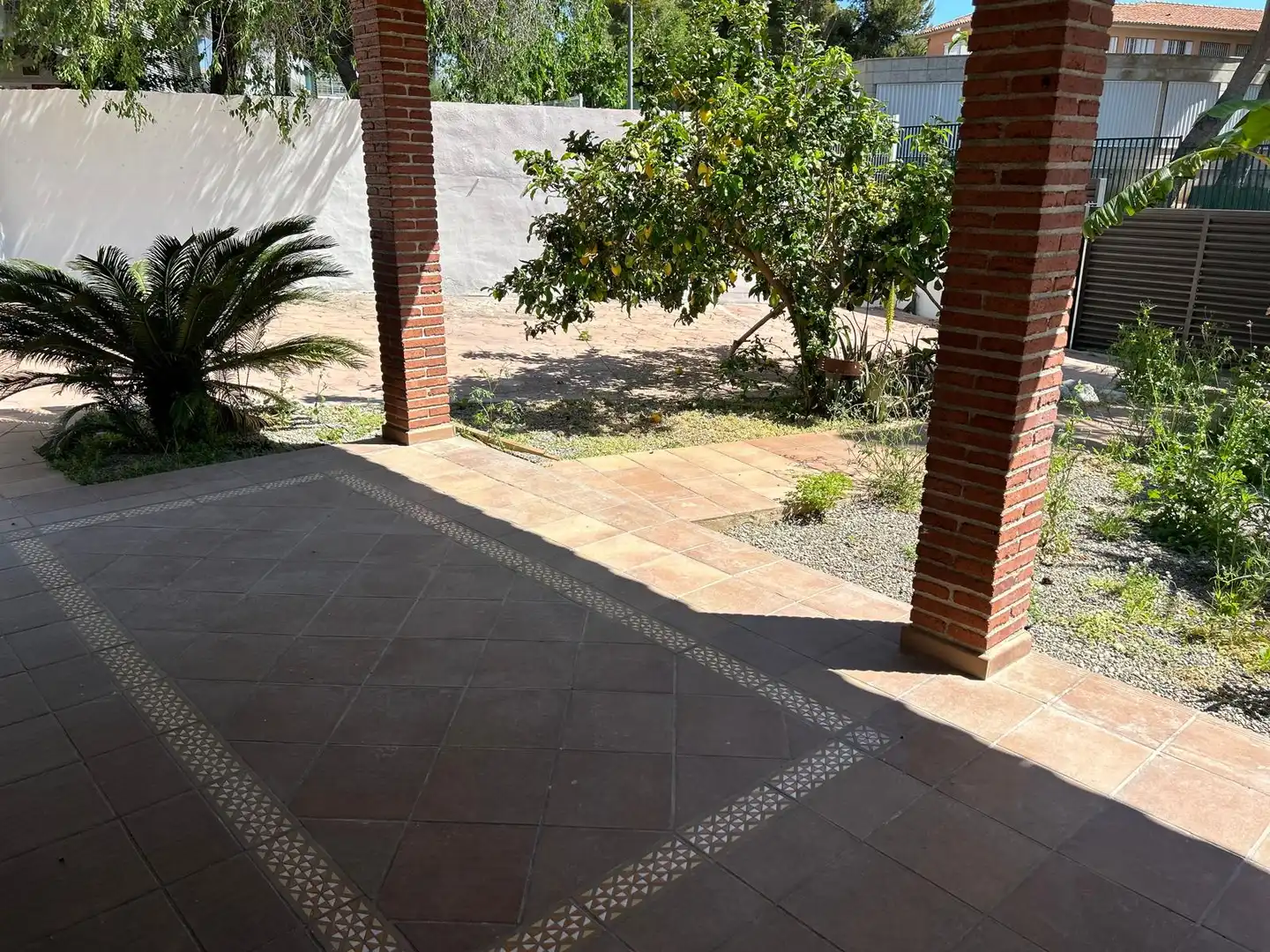Terraza de Casa adosada en venta en Vilanova i la Geltrú con Aire acondicionado, Calefacción y Jardín privado